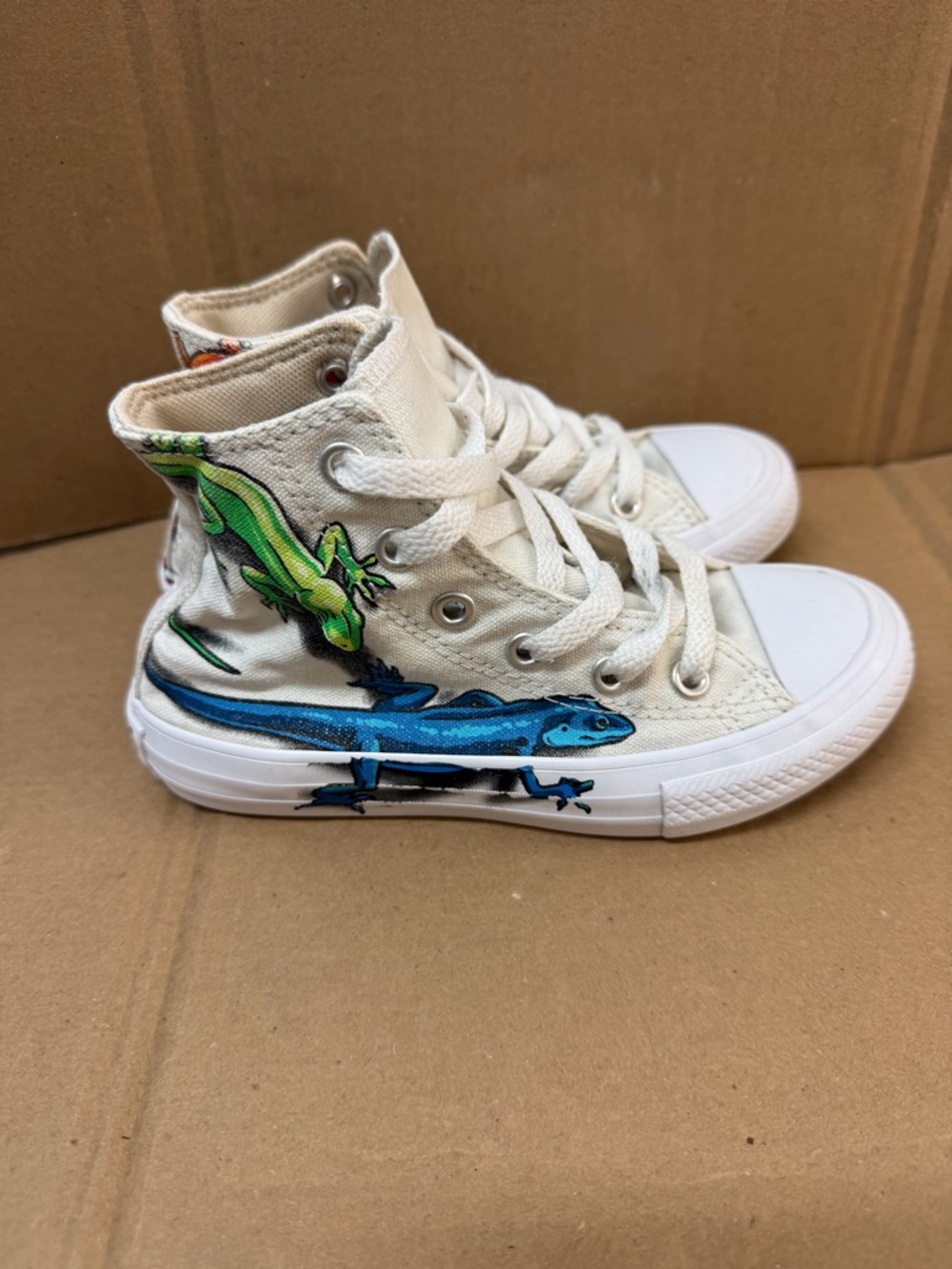 Converse Kids High-Top Sneakers with Blue and Green Lizard Design - White